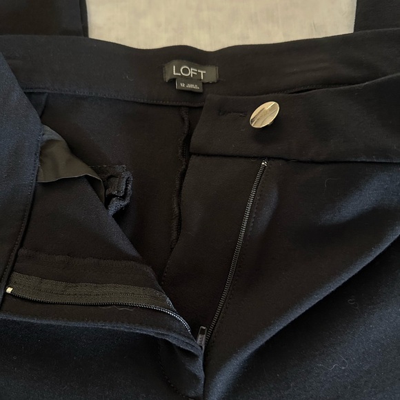 Loft Ponte, Skinny, Ankle Length Pants
Good Condition - Picture 2 of 6